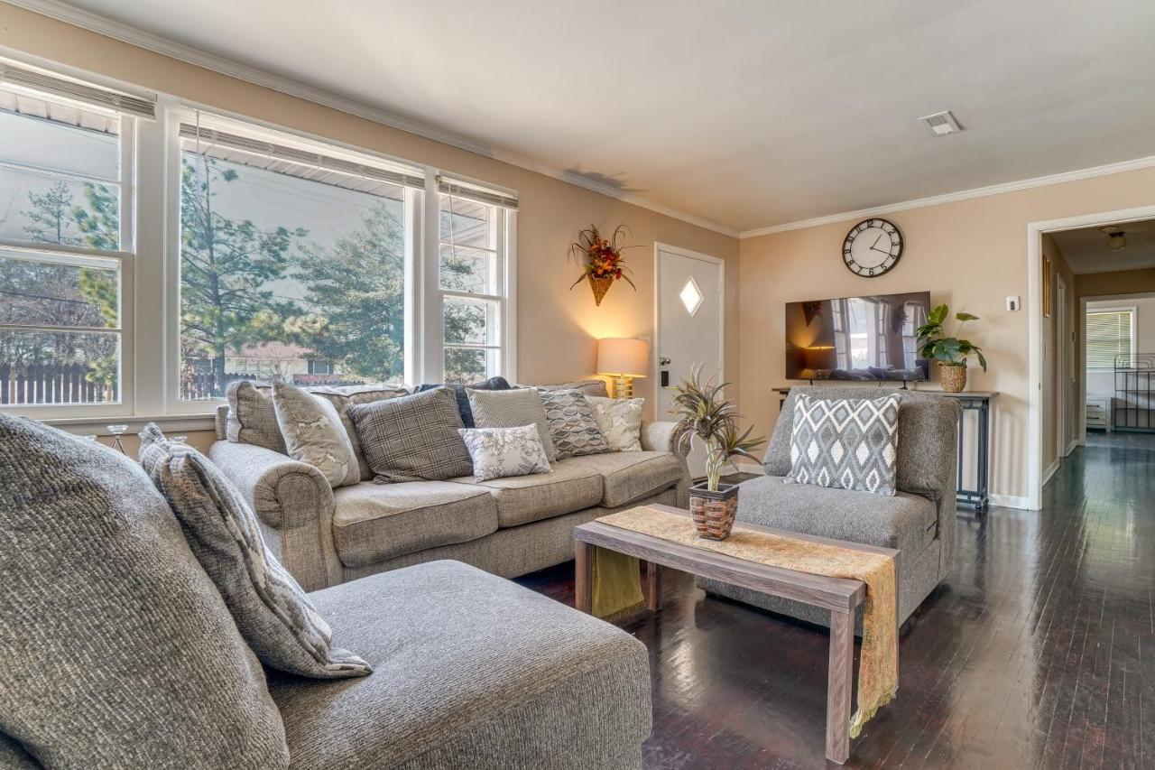 5 Mi to Broadway Fun! Group-Ready Nashville Home