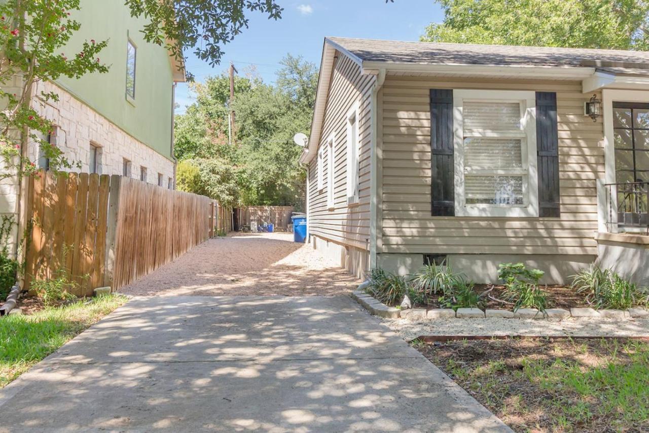 1BR 1BA Near Downtown and Town Lake w Parking, Balcony by Austin Vacay - 2