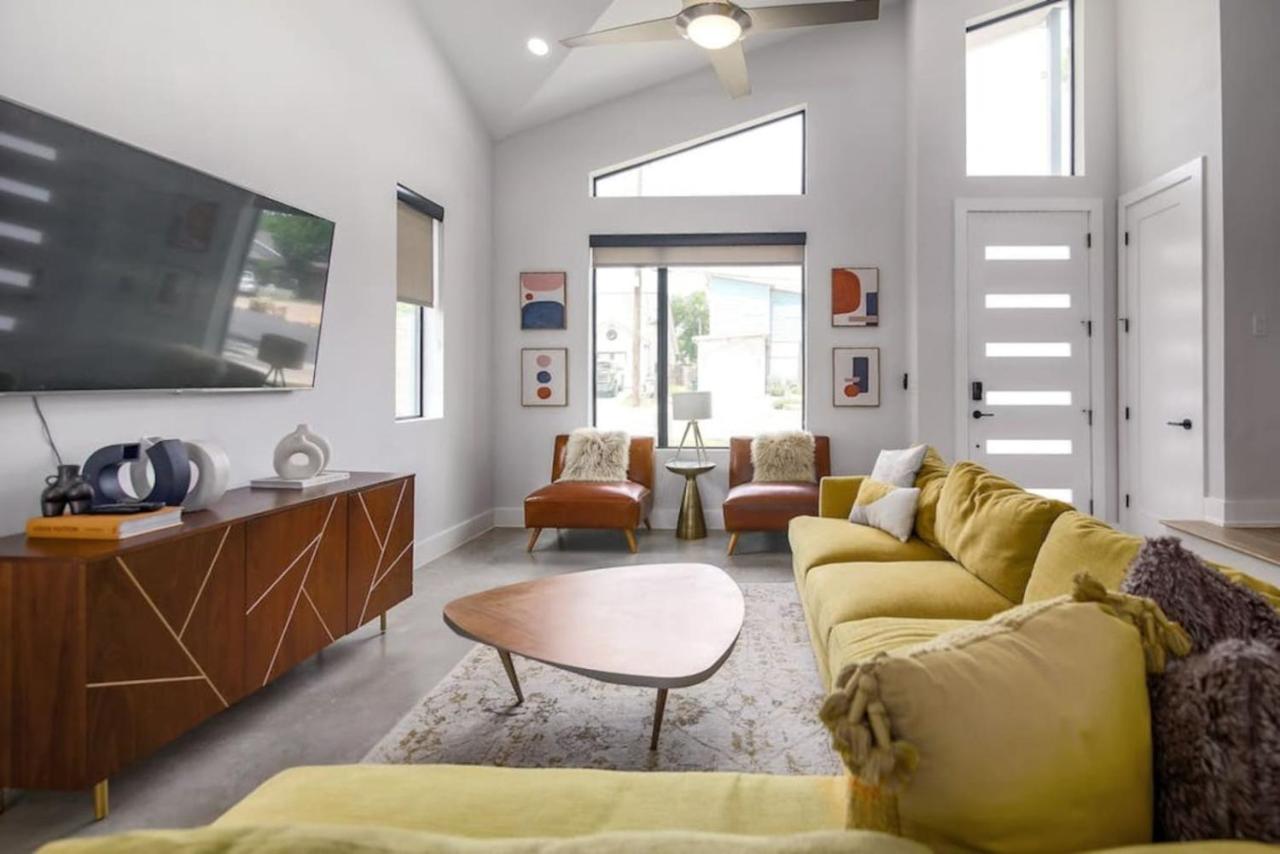 New Modern 3BR 2.5BA North Loop, Cowboy Pool and Patio by Austin Vacay - 5