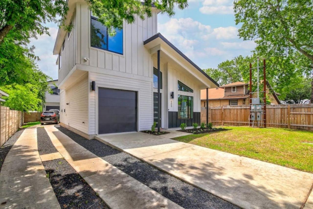 New Modern 3BR 2.5BA North Loop, Cowboy Pool and Patio by Austin Vacay - 3