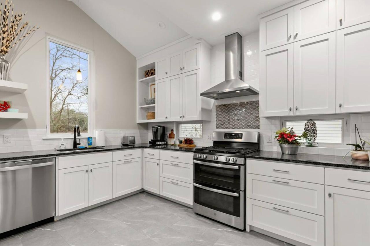 2BR 2BA South Lamar Gem, Near Zilker and Town Lake by Austin Vacay - 4