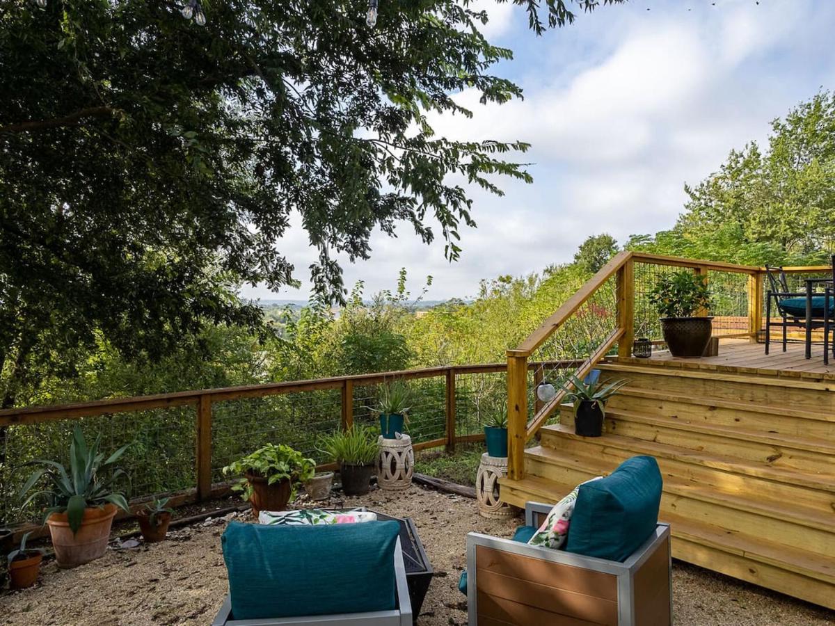 East ATX 3BR 2BA, Patio and Fire Pit Mins to Downtown by Austin Vacay - 3