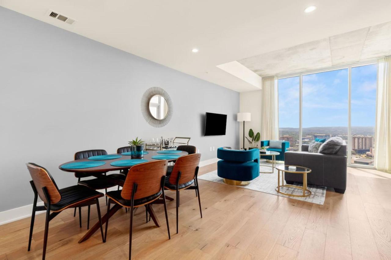 Rainey St Lux Condo Rooftop Pool and Lake Views, Mins to DT by Austin Vacay - 4