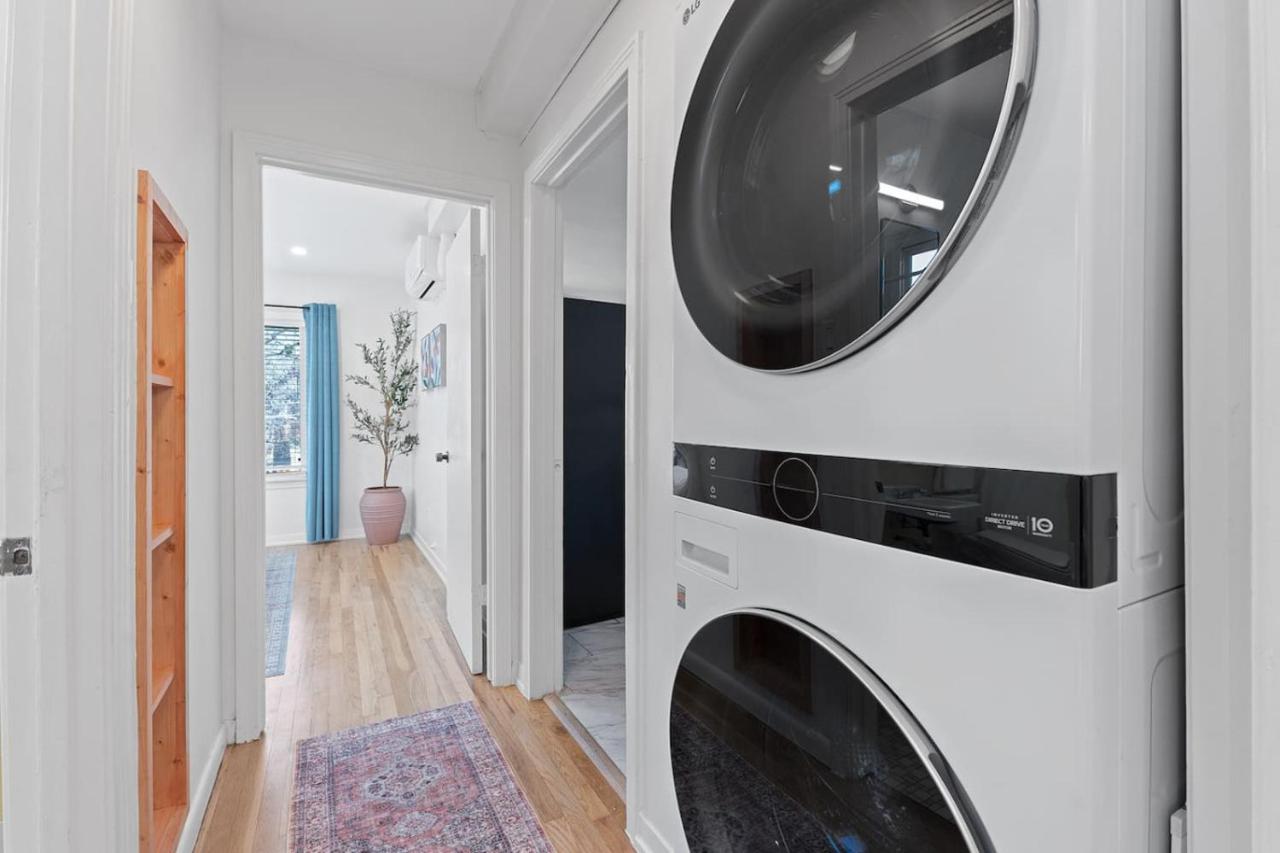 Chic 2BR Highland Retreat Near UT and Downtown, Free Parking by Austin Vacay - 5