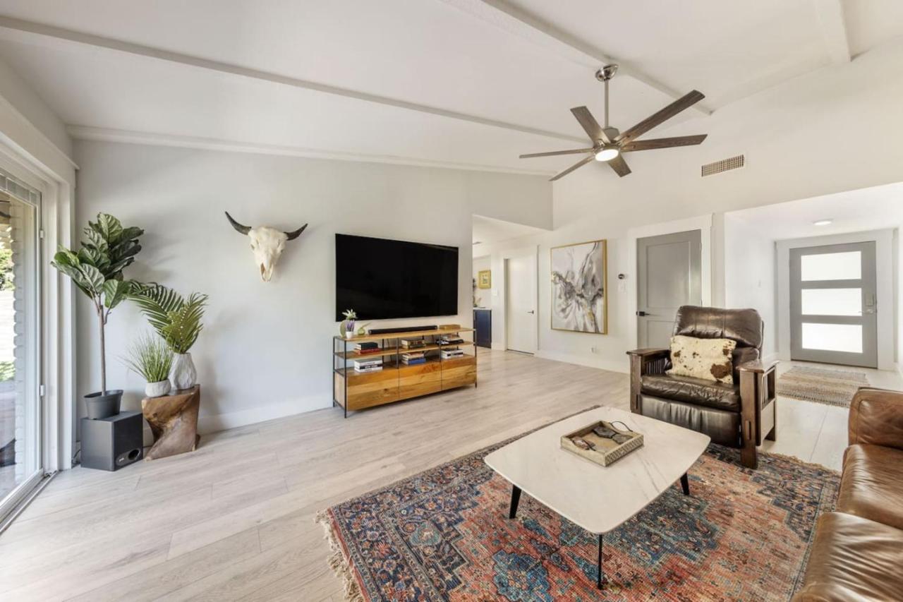 S Austin 3BR 2BA Sauna, Cowboy Pool and Deck, Near SoCo by Austin Vacay