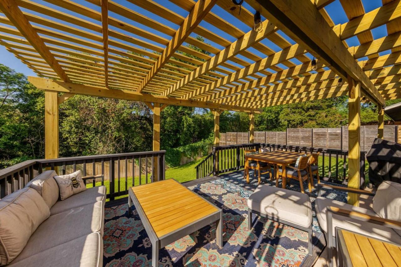 S Austin 3BR 2BA Sauna, Cowboy Pool and Deck, Near SoCo by Austin Vacay - 4