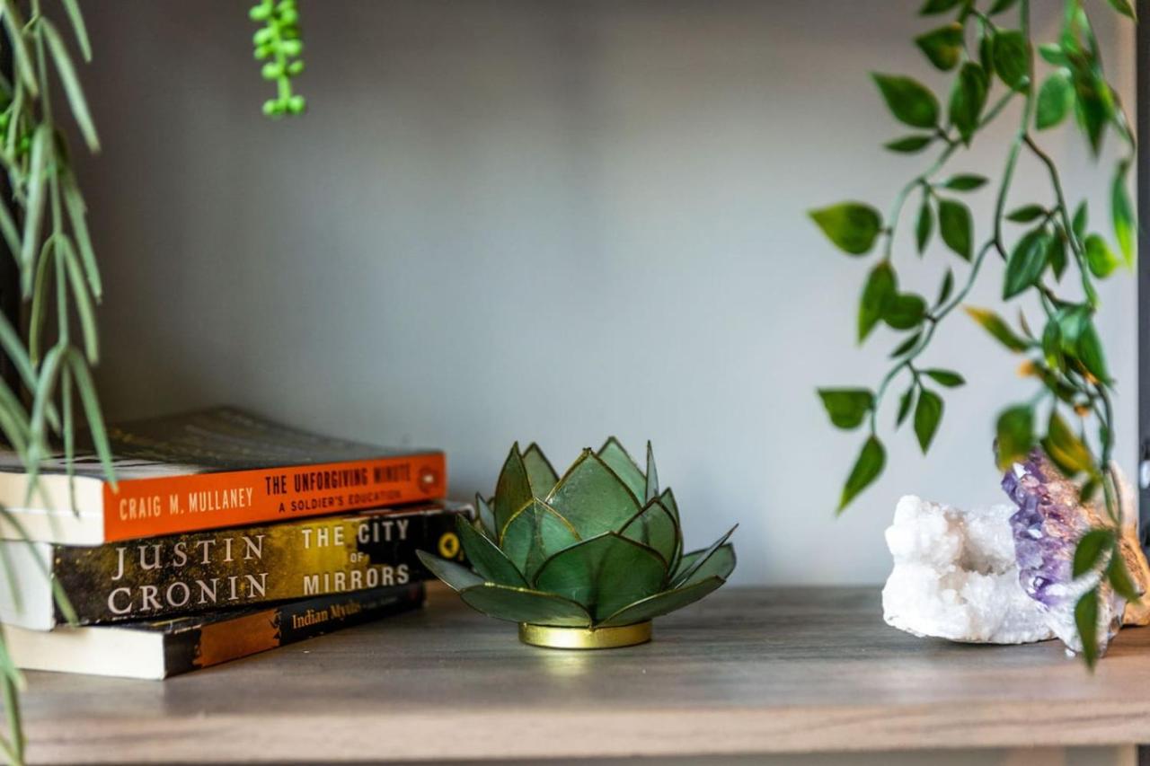 S Austin 3BR 2BA Sauna, Cowboy Pool and Deck, Near SoCo by Austin Vacay - 5