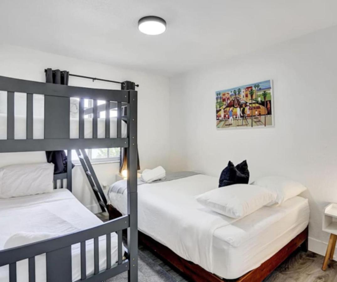 8BR Pool Reatreat (Fenced Yard) - 3