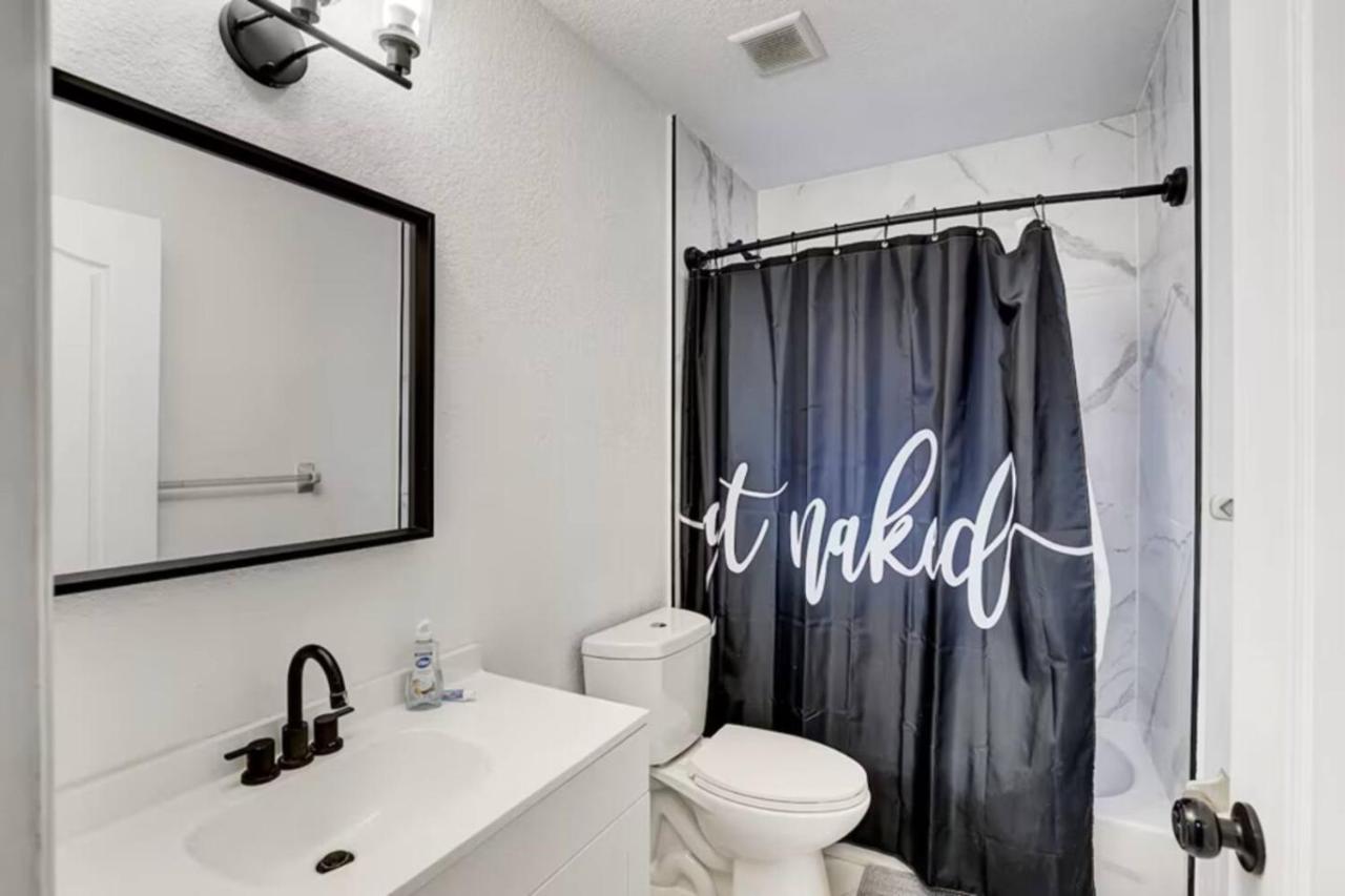 8BR Pool Reatreat (Fenced Yard) - 4