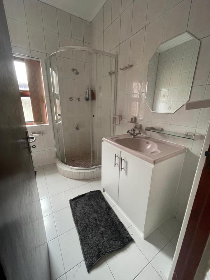 Bo-Kaap Double Room with High Ceiling - 3