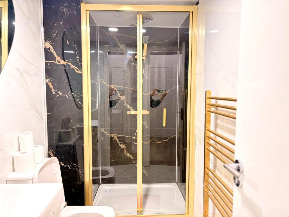 Earls Court Group Apartment for 10 - Excellent Transport Links - 2 Min to South Kensington - 3