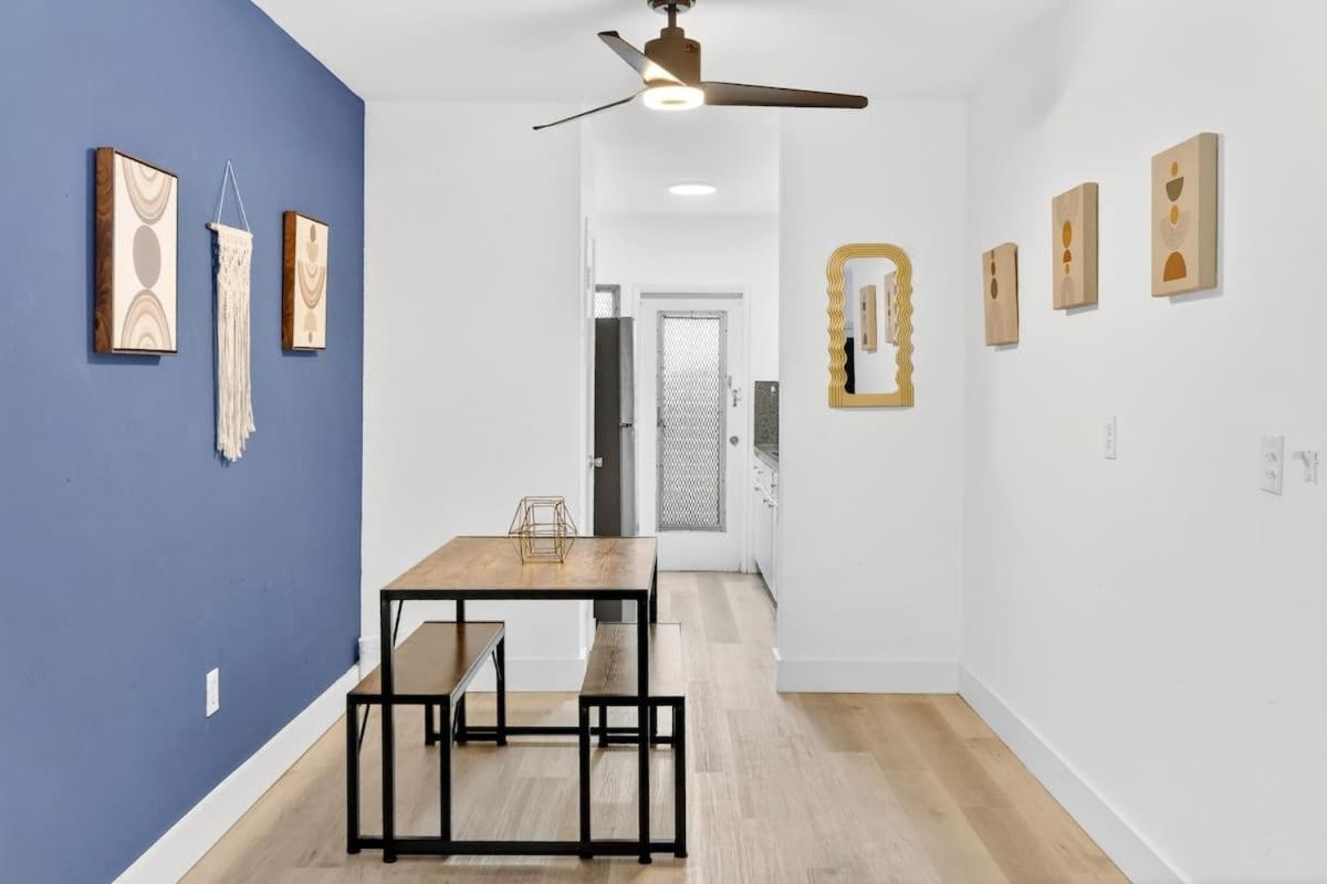 Cozy Miami Beach Studio with 2 Queens plus Workspace - 3