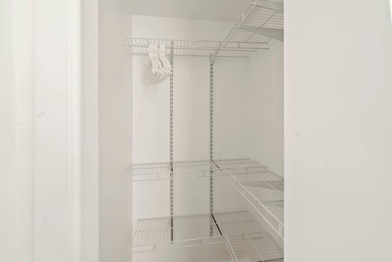 Cozy Retreat 15Min to NYC, FIFA, Mall,FREE Parking - Apartment - 3