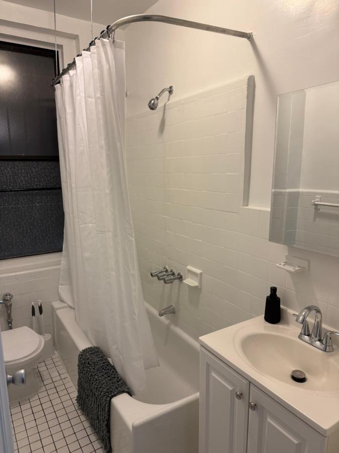 The Broadway Escape - Private Room in Times Square - 3