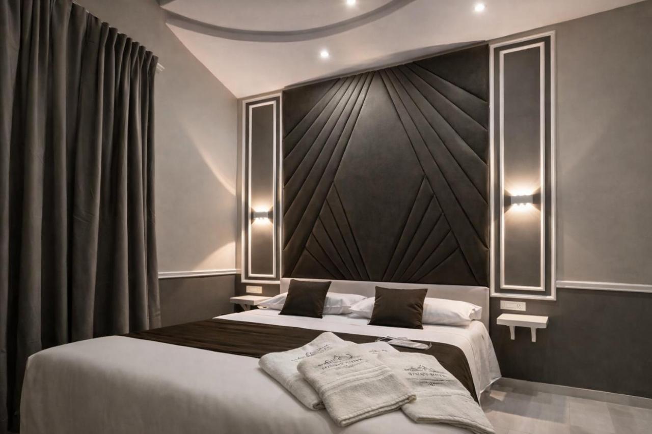 Sunny Suite Napoli - Jacuzzi Romantic Rooms near Central Station & Historic Center - 3