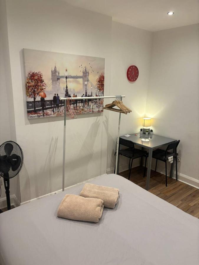 overbury crescents - 5