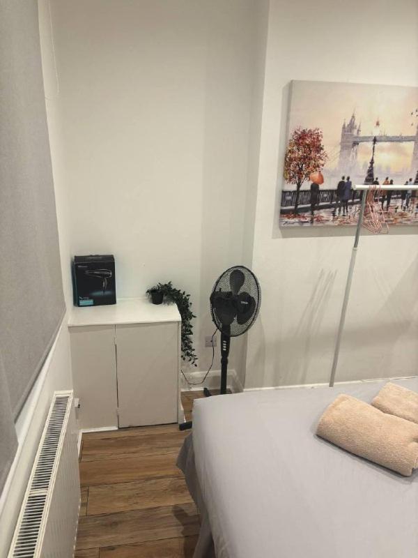 overbury crescents - 2