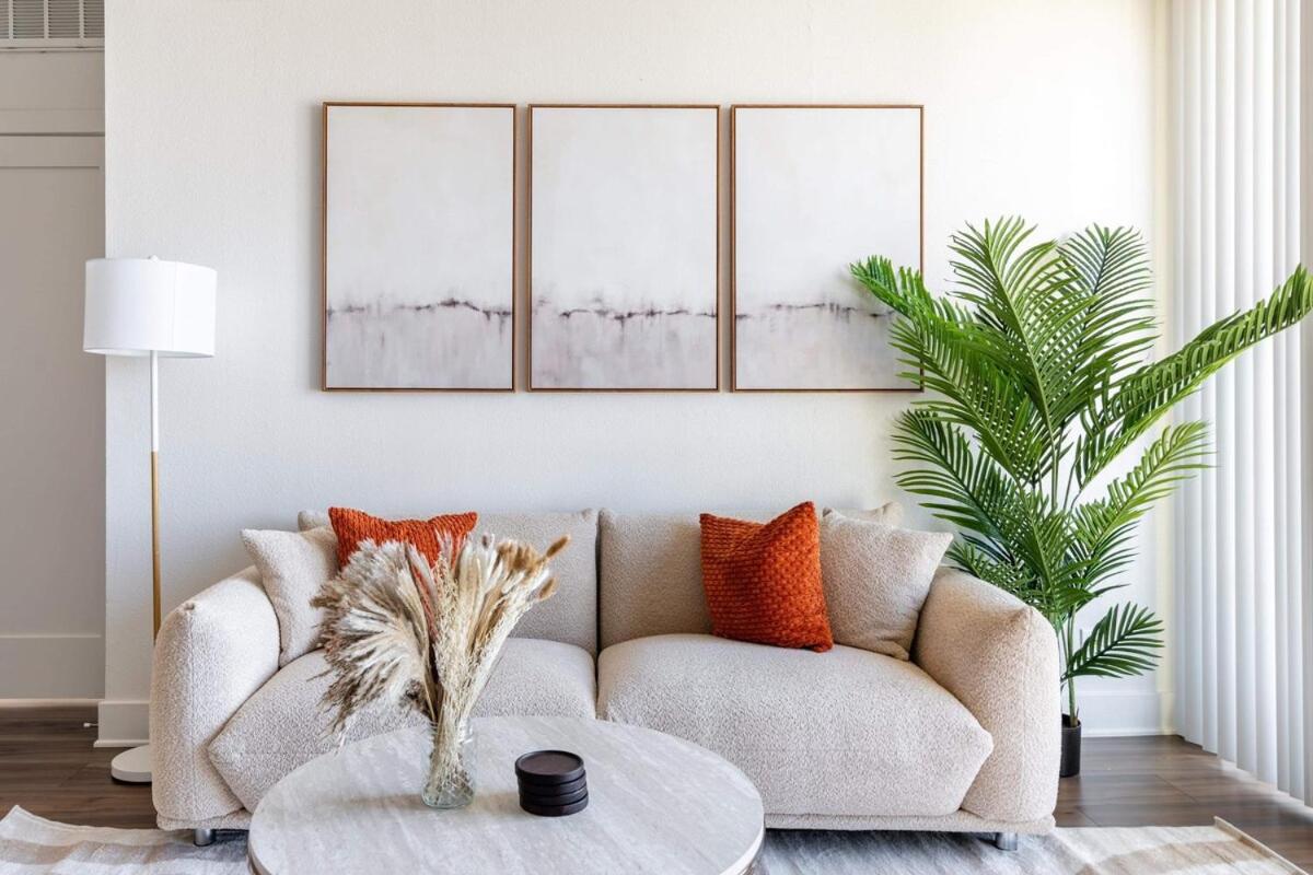 Sleek Marina Den, Central, Gym, Pool, King Bed