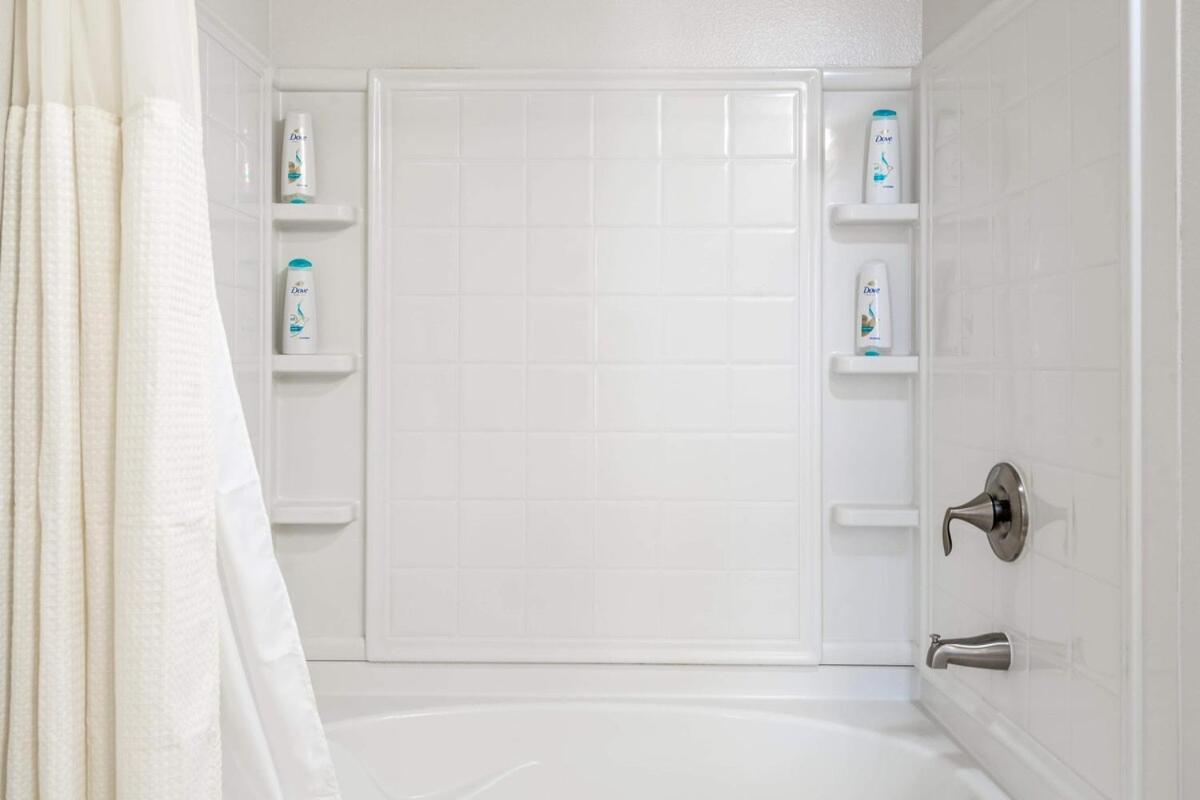 Sleek Marina Den, Central, Gym, Pool, King Bed - 3