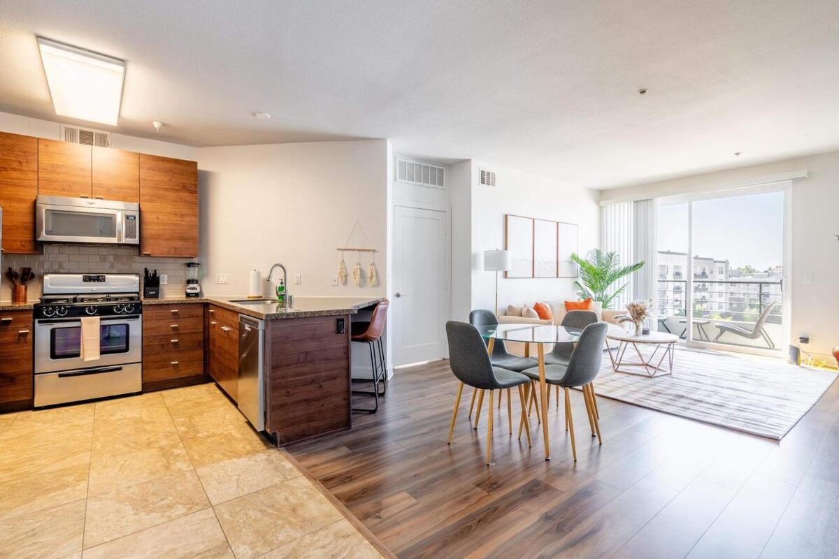 Sleek Marina Den, Central, Gym, Pool, King Bed - 4