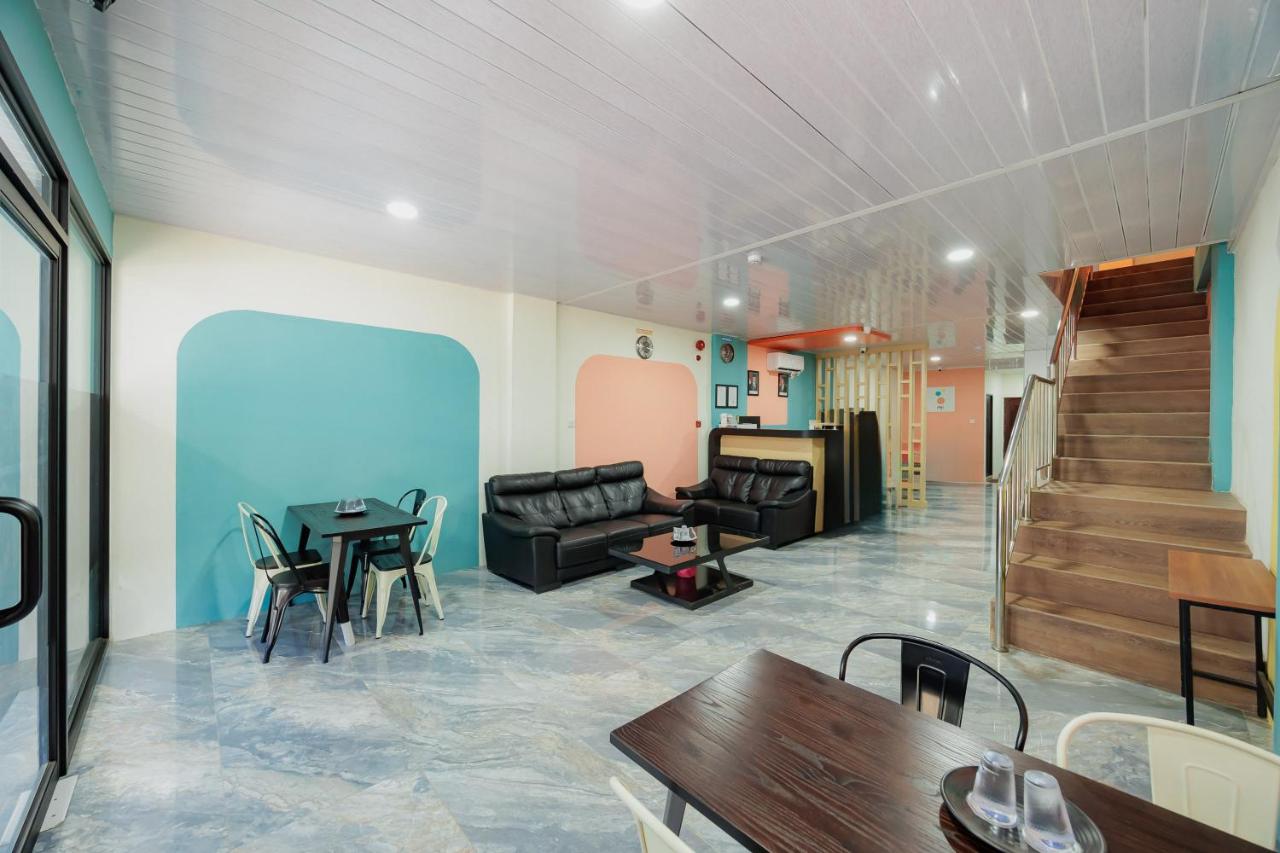 Sans Hotel Sedana Batam - 4