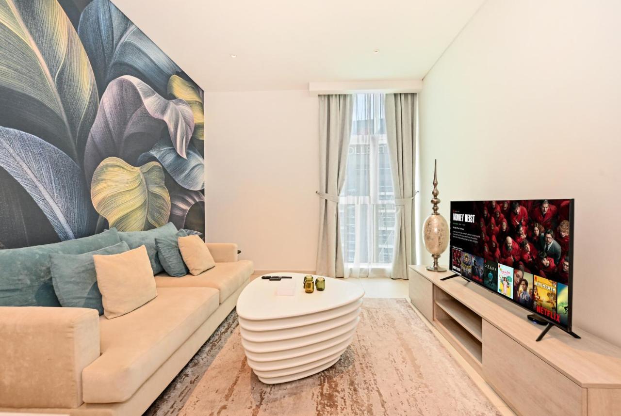 Palm Jumeirah 1BR w Infinity Pool & Beach - 2