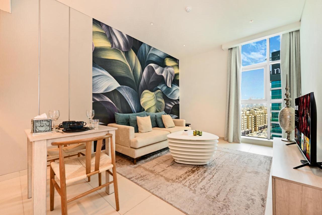 Palm Jumeirah 1BR w Infinity Pool & Beach - 4