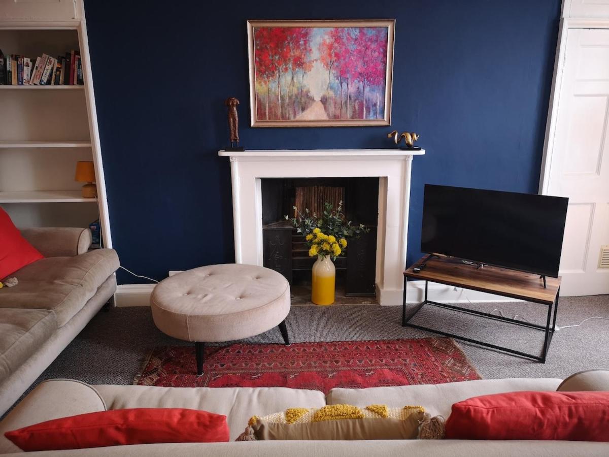 Charming two bed Free private parking Bath Centre