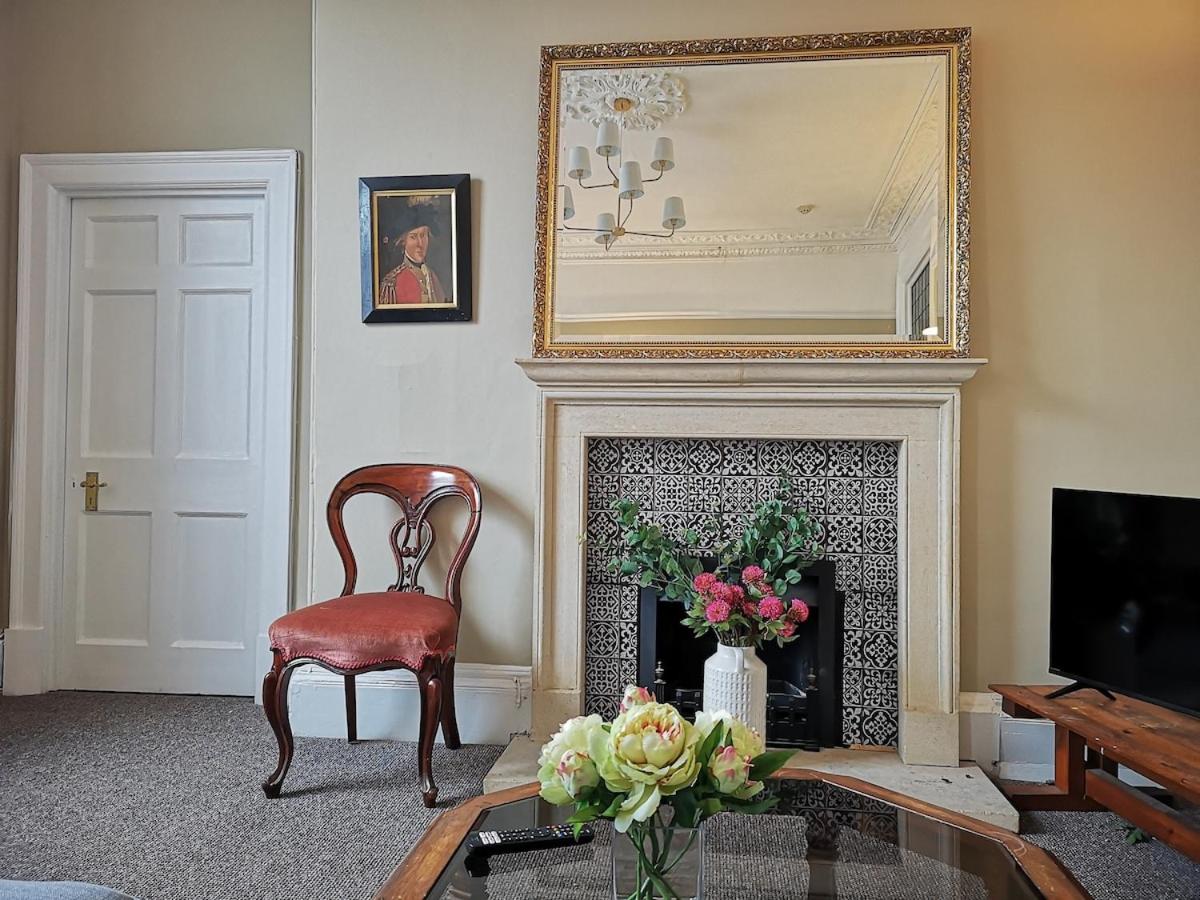 Beautiful 2 bed Georgian Flat Private Parking - 3