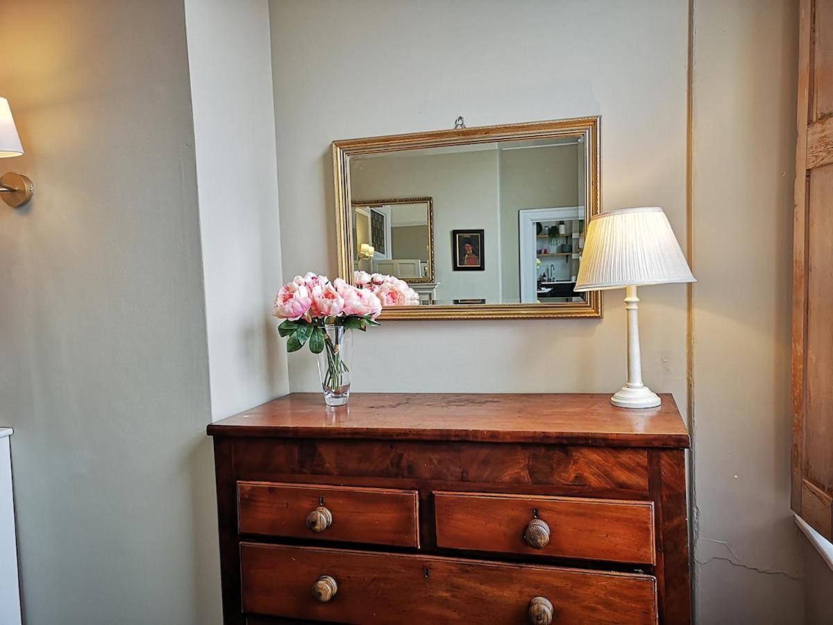 Beautiful 2 bed Georgian Flat Private Parking - 5