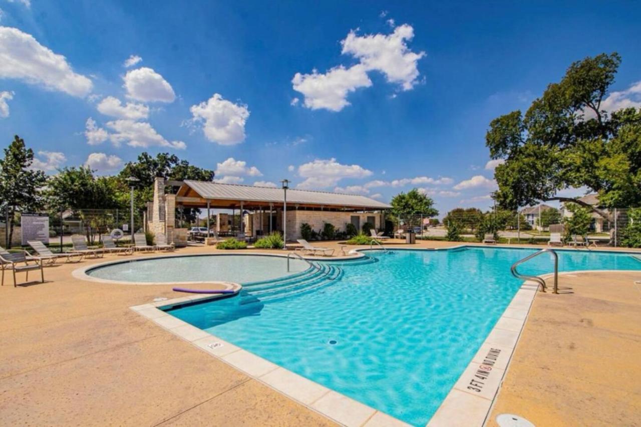 Family and Pet Friendly 3BR Near AUS Airport - 4