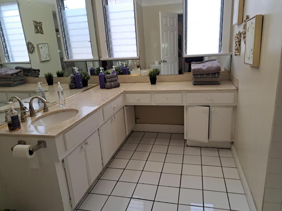 3 bedroom plus 2 baths in Beverly hills - 3