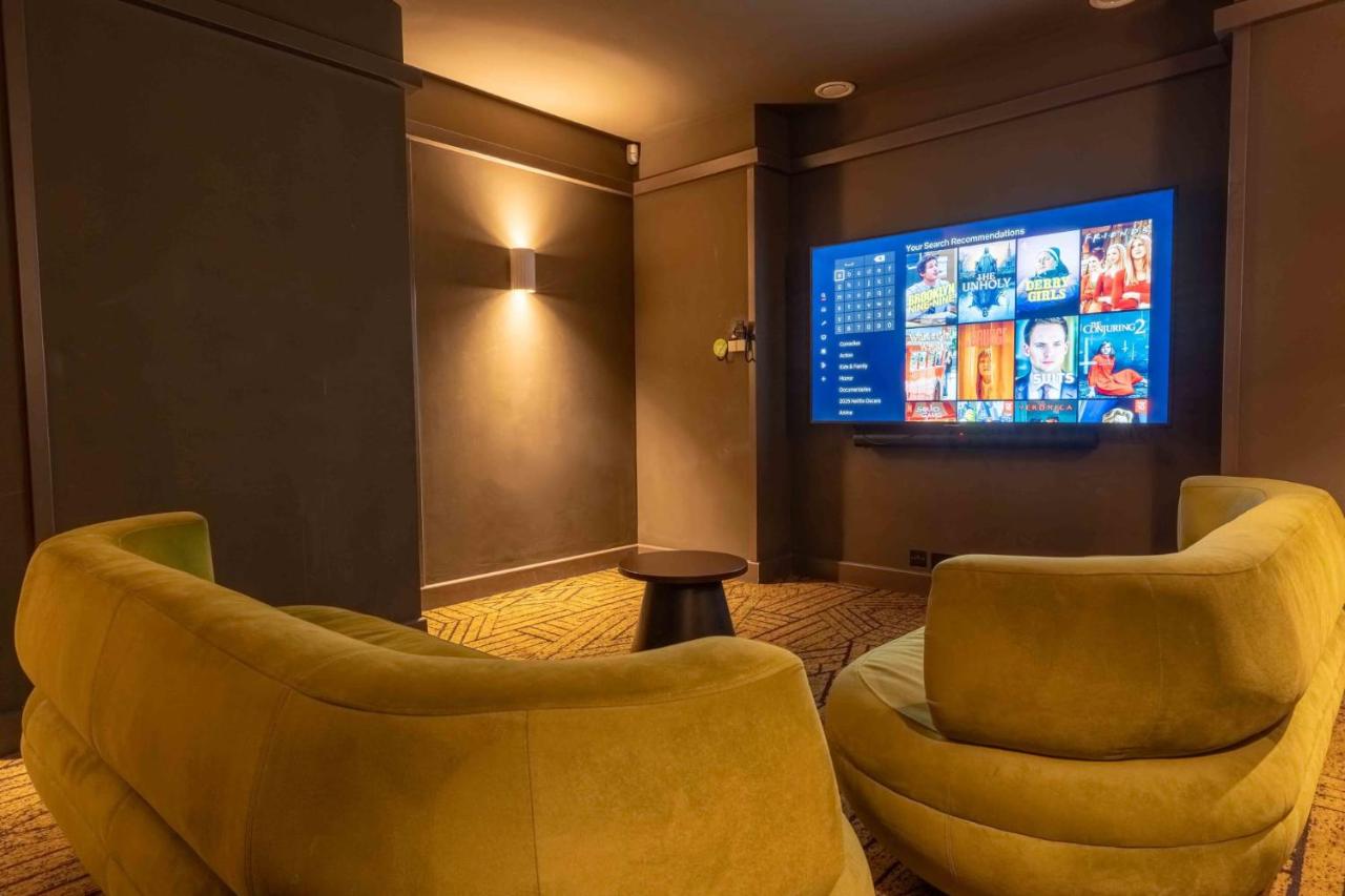 iQ Paris Gardens in London - 5