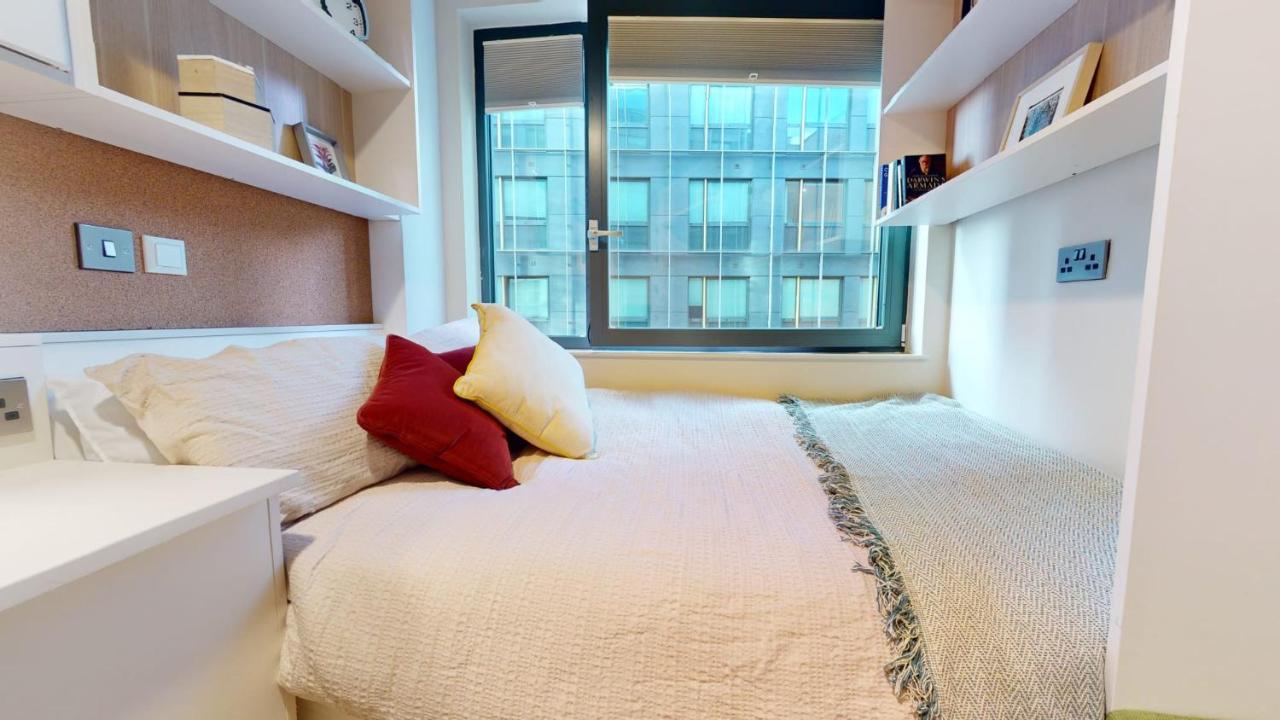 iQ Paris Gardens in London - 2