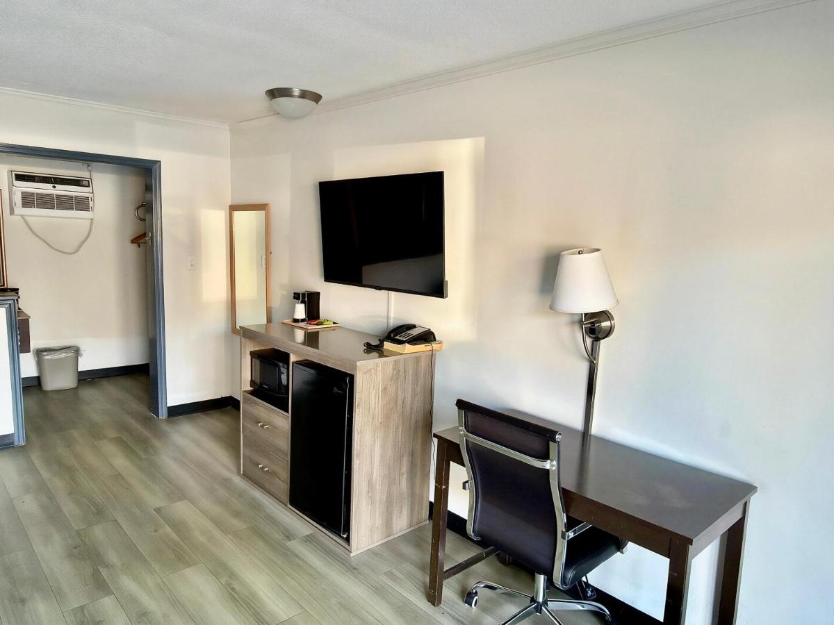 Budget Inn — photo 6