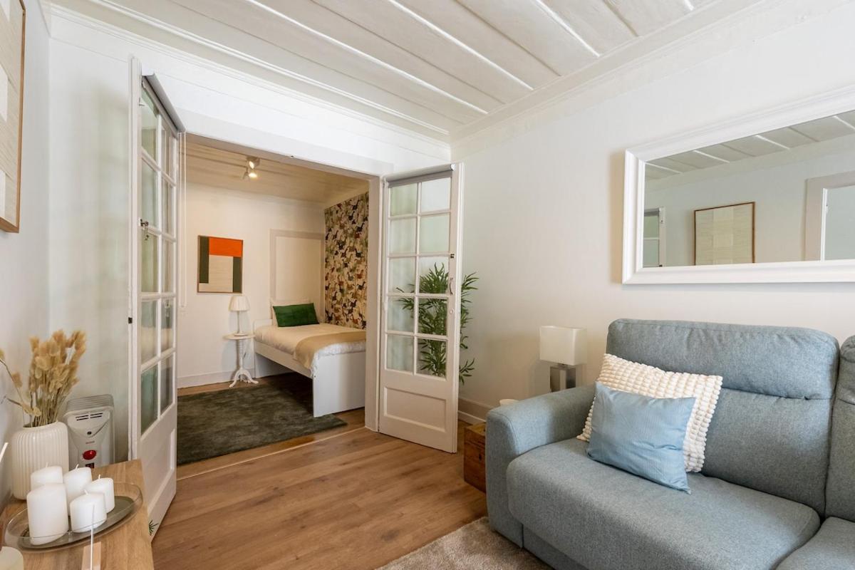 Barroca 52-T2 with terrace in Bairro Alto, Lisbon