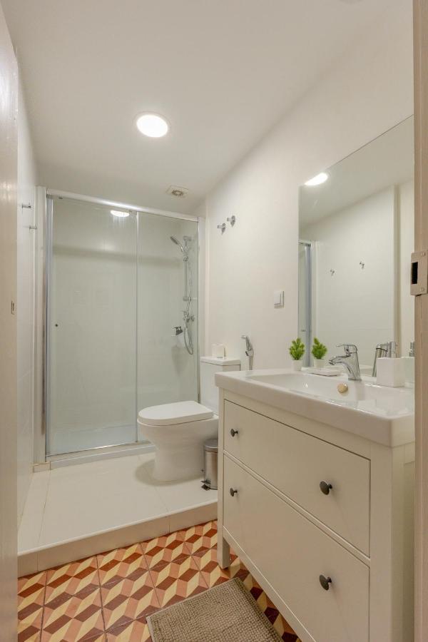 Barroca 52-T2 with terrace in Bairro Alto, Lisbon - 3