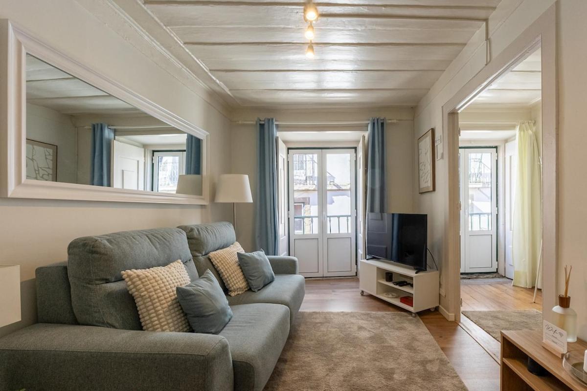 Barroca 52-T2 with terrace in Bairro Alto, Lisbon - 5