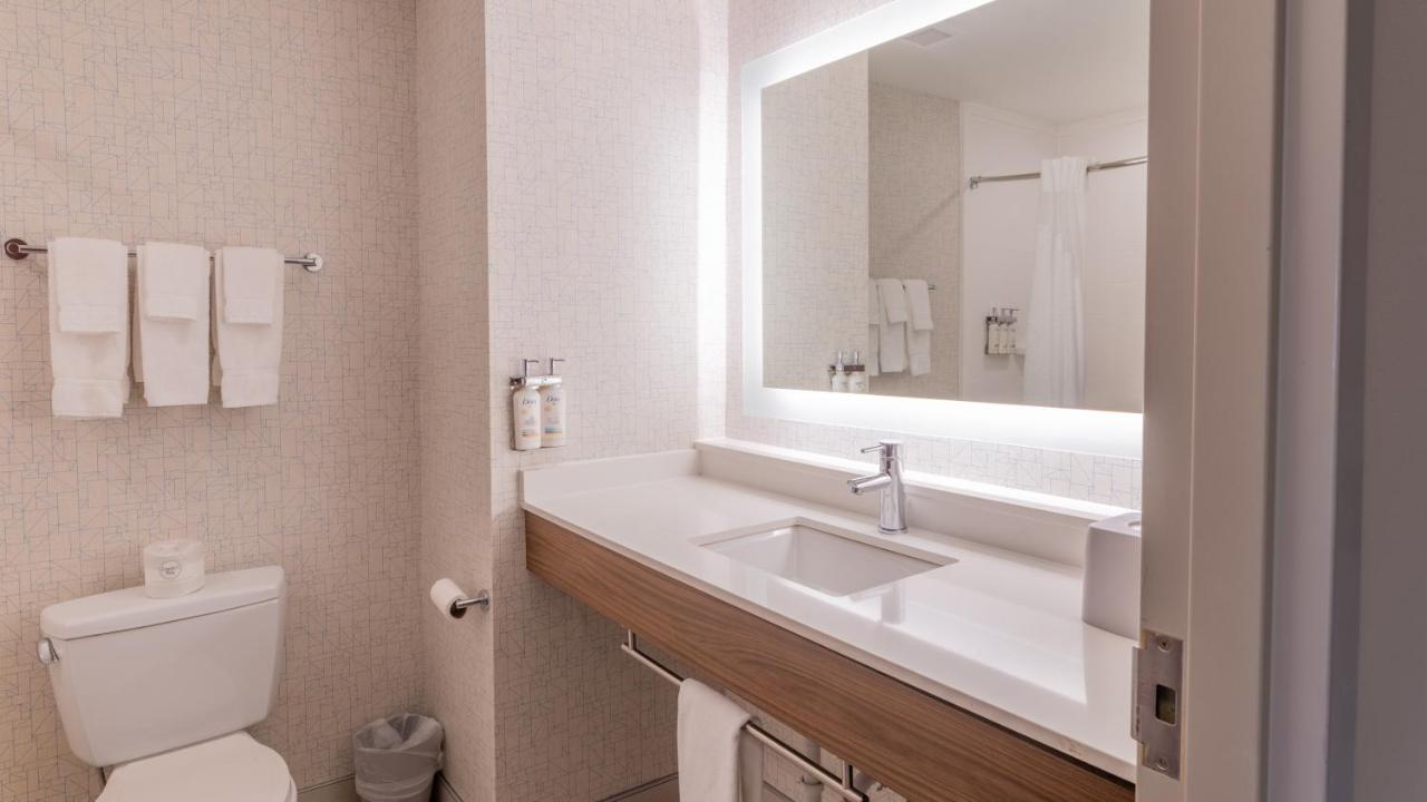 Holiday Inn Express & Suites Macon — photo 2