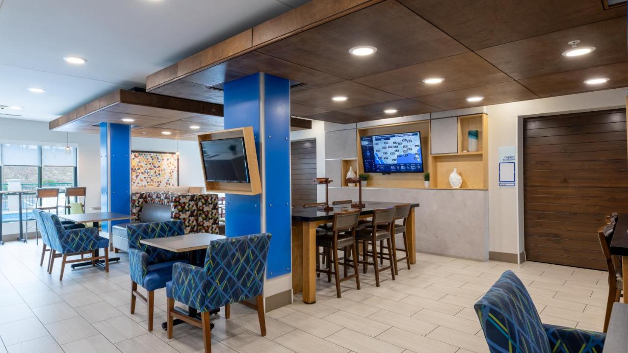 Holiday Inn Express & Suites Macon — photo 20