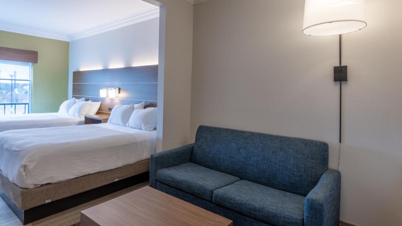 Holiday Inn Express & Suites Macon — photo 19