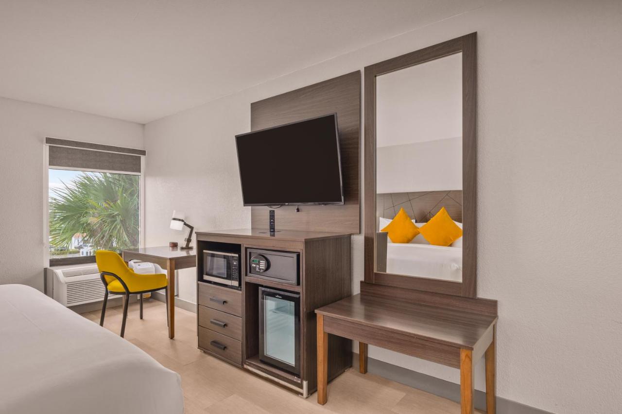 B&B Hotel Miami Airport — photo 12