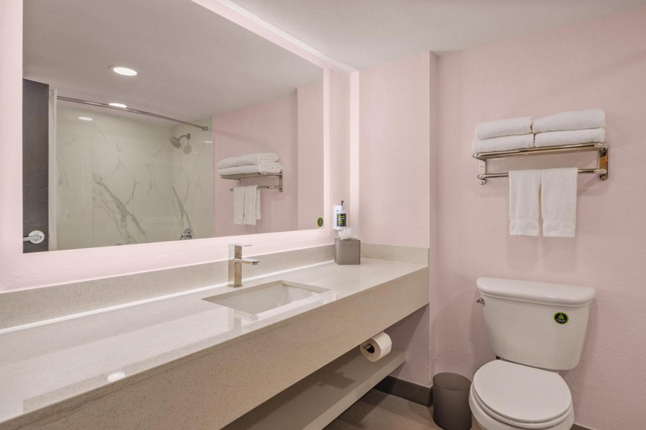 B&B Hotel Miami Airport — photo 17