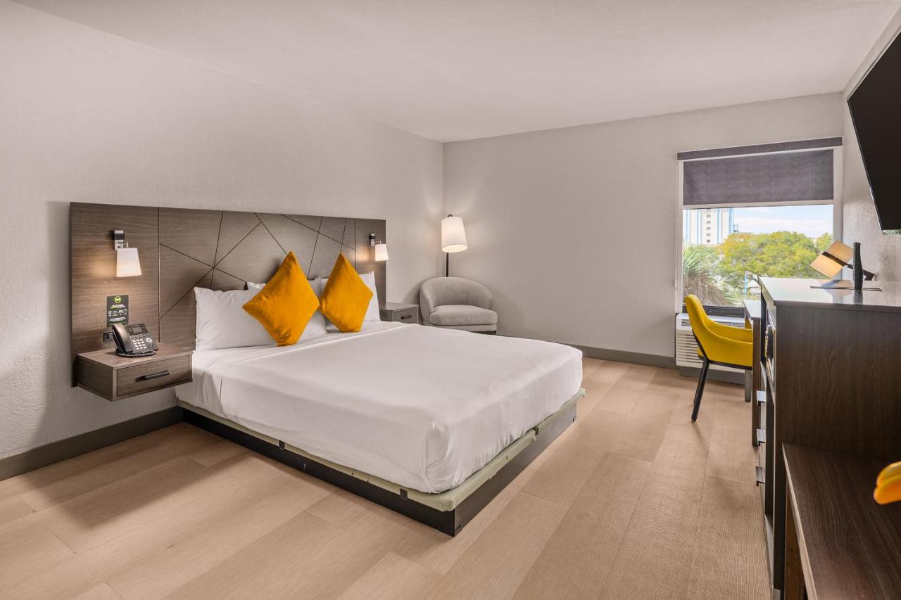 B&B Hotel Miami Airport — photo 20