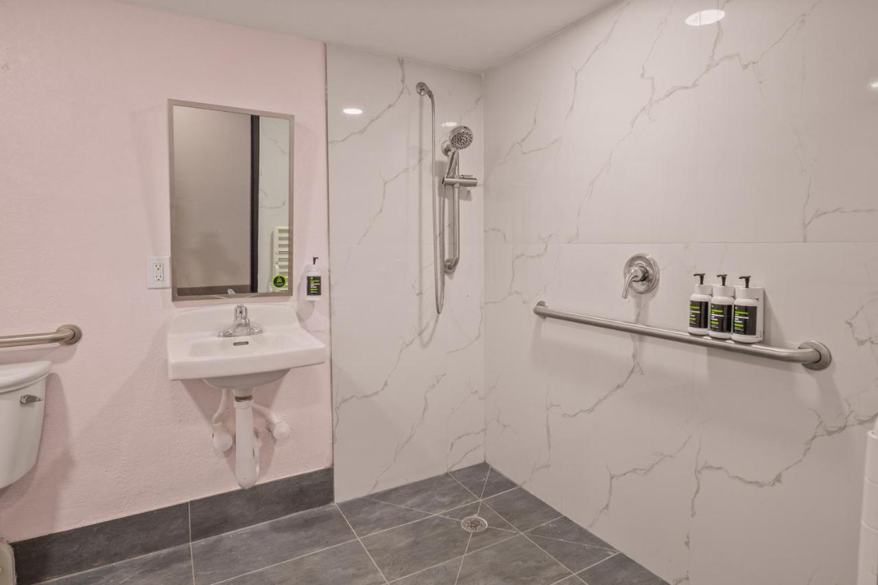 B&B Hotel Miami Airport — photo 23