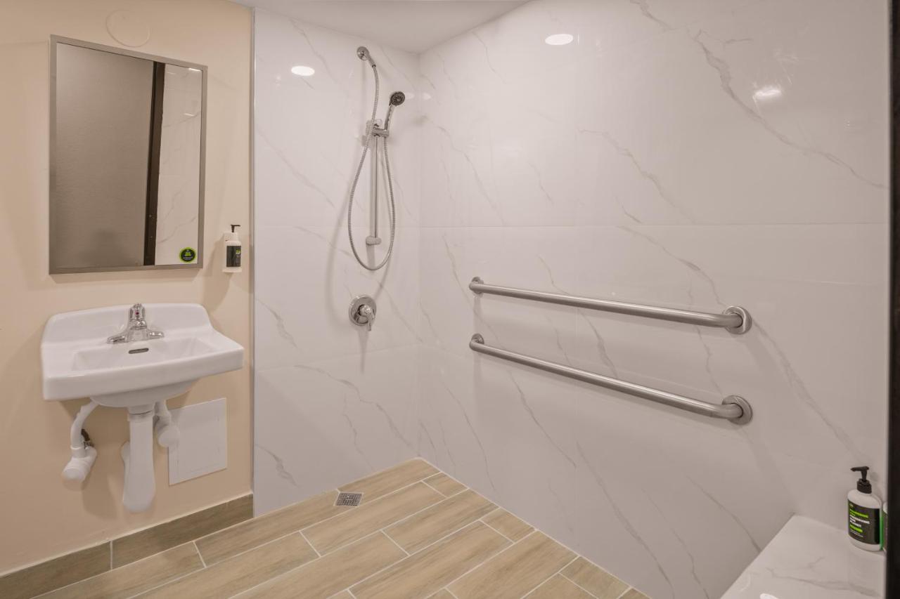 B&B Hotel Miami Airport — photo 24