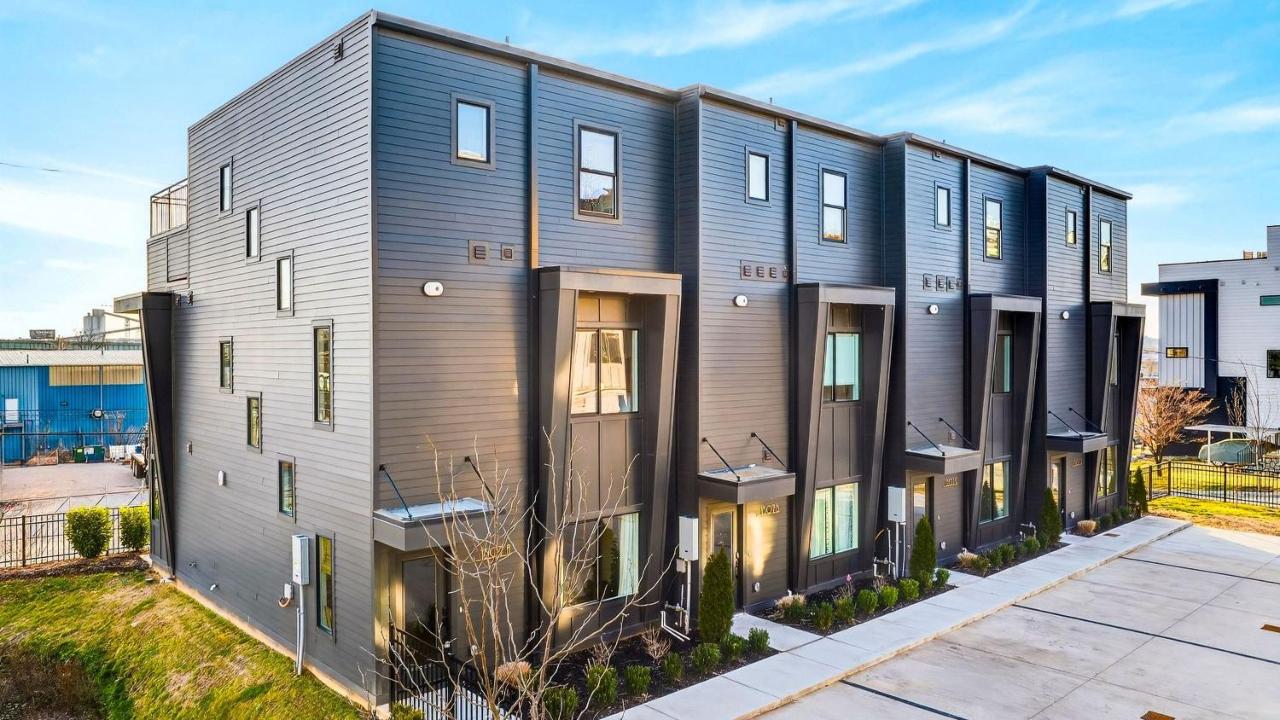 The Lodge by AvantStay Private Rooftop Lounge Hot Tub Skyline Views Near Broadway - 2