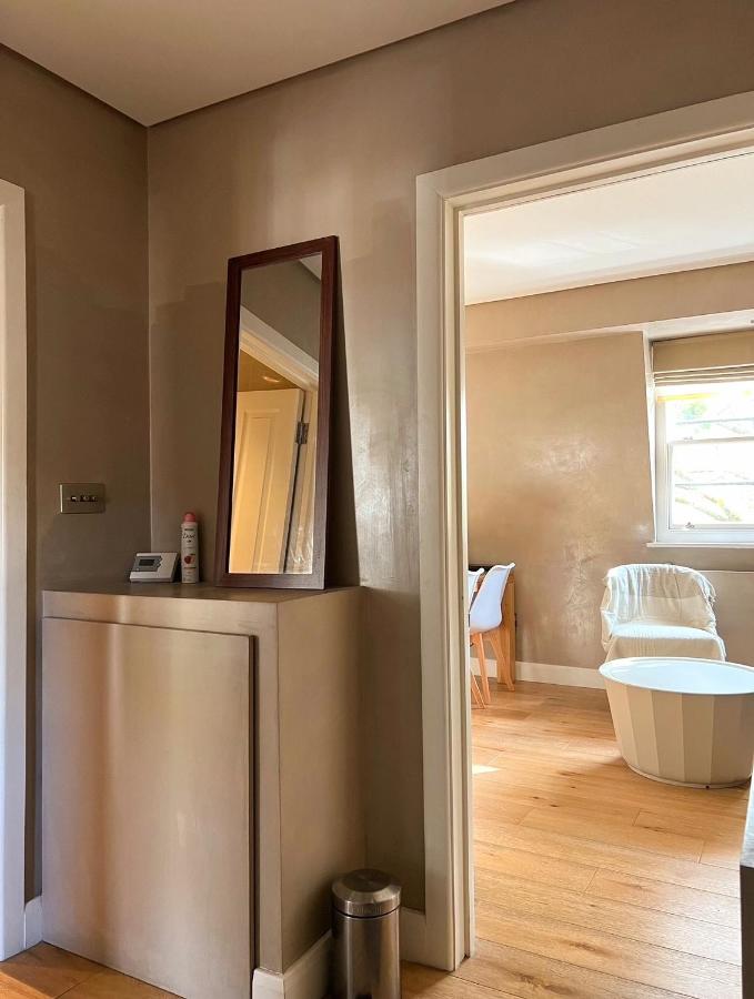 Cosy 2Bed Penthouse on Sussex Gardens - 5