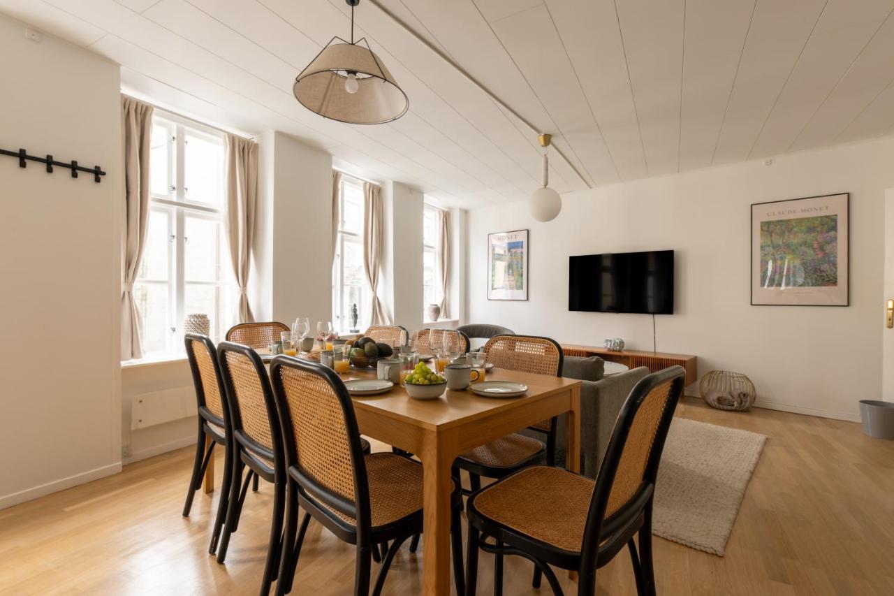 Central 2BR Apartment Sleeps 7 - 3