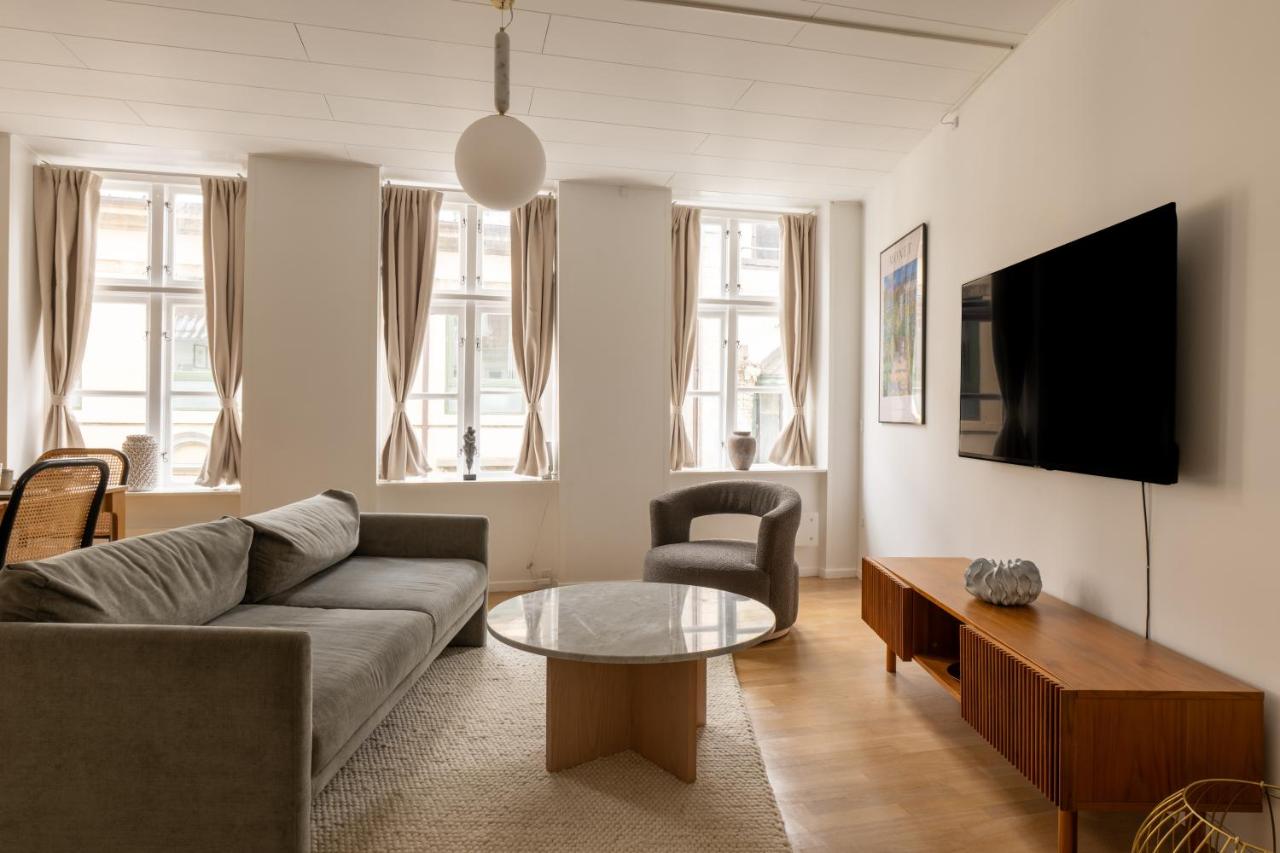 Central 2BR Apartment Sleeps 7 - 4